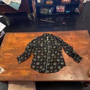 MICHAEL Michael Kors Petite Floral-Print Zip-Front Top Black Gold